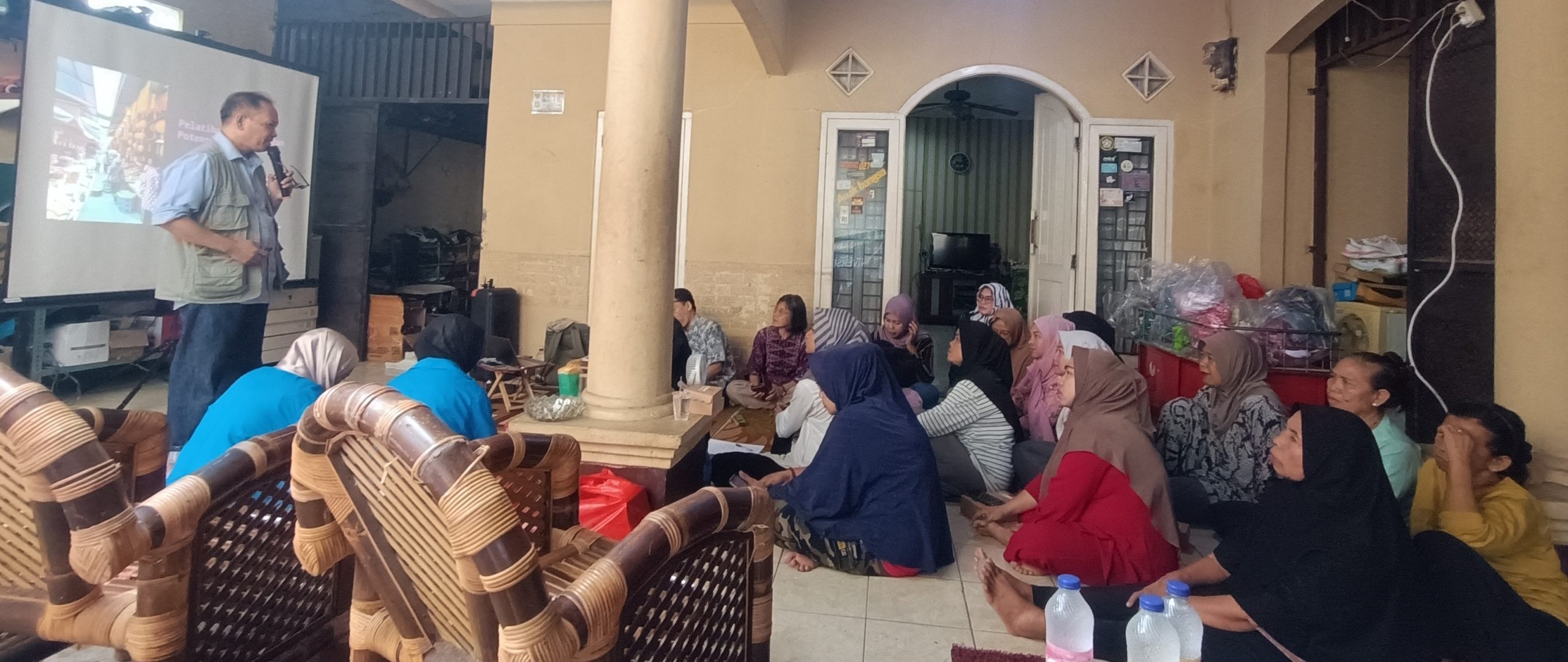 pengabdian kepada masyarakat, PKM, UMKM Kampung Perigi, Kampung Perigi, Kelurahan Lengkong Karya, Tangerang Selatan, pemasaran digital