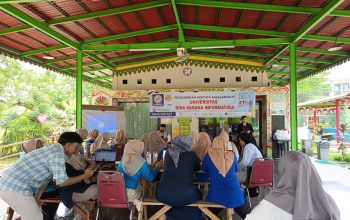 Pelatihan Desain Poster Digital Menggunakan Canva pada Kader PKK Kelurahan Bambu Apus