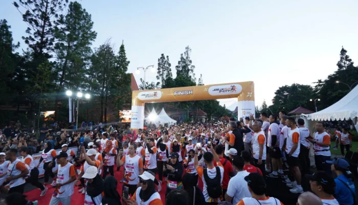 Gelar Jogja Run D-City, LPS dan Transmedia Group Serahkan Beasiswa Rp 1 Miliar ke UGM
