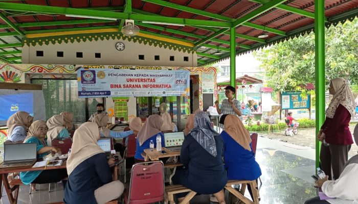 Pelatihan Desain Poster Digital Menggunakan Canva sebagai Upaya Penguatan Komunikasi Visual pada Kader PKK Kelurahan Bambu Apus